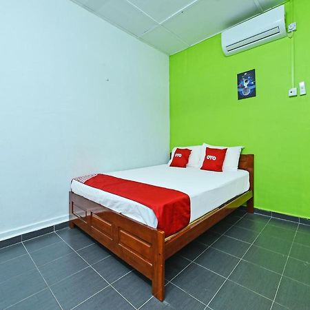 Oyo 90315 Chalet Pantai Rantau Panjang 쿠알라 롬핀 외부 사진