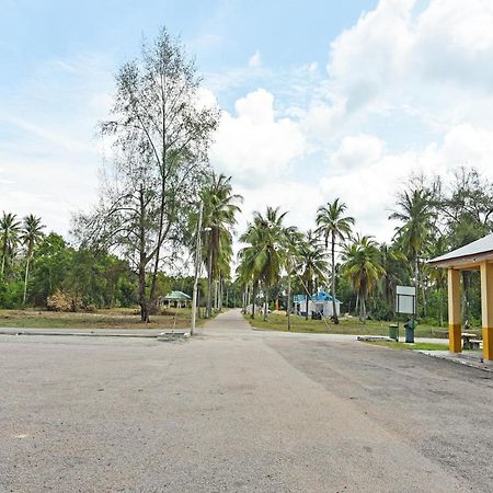 Oyo 90315 Chalet Pantai Rantau Panjang 쿠알라 롬핀 외부 사진