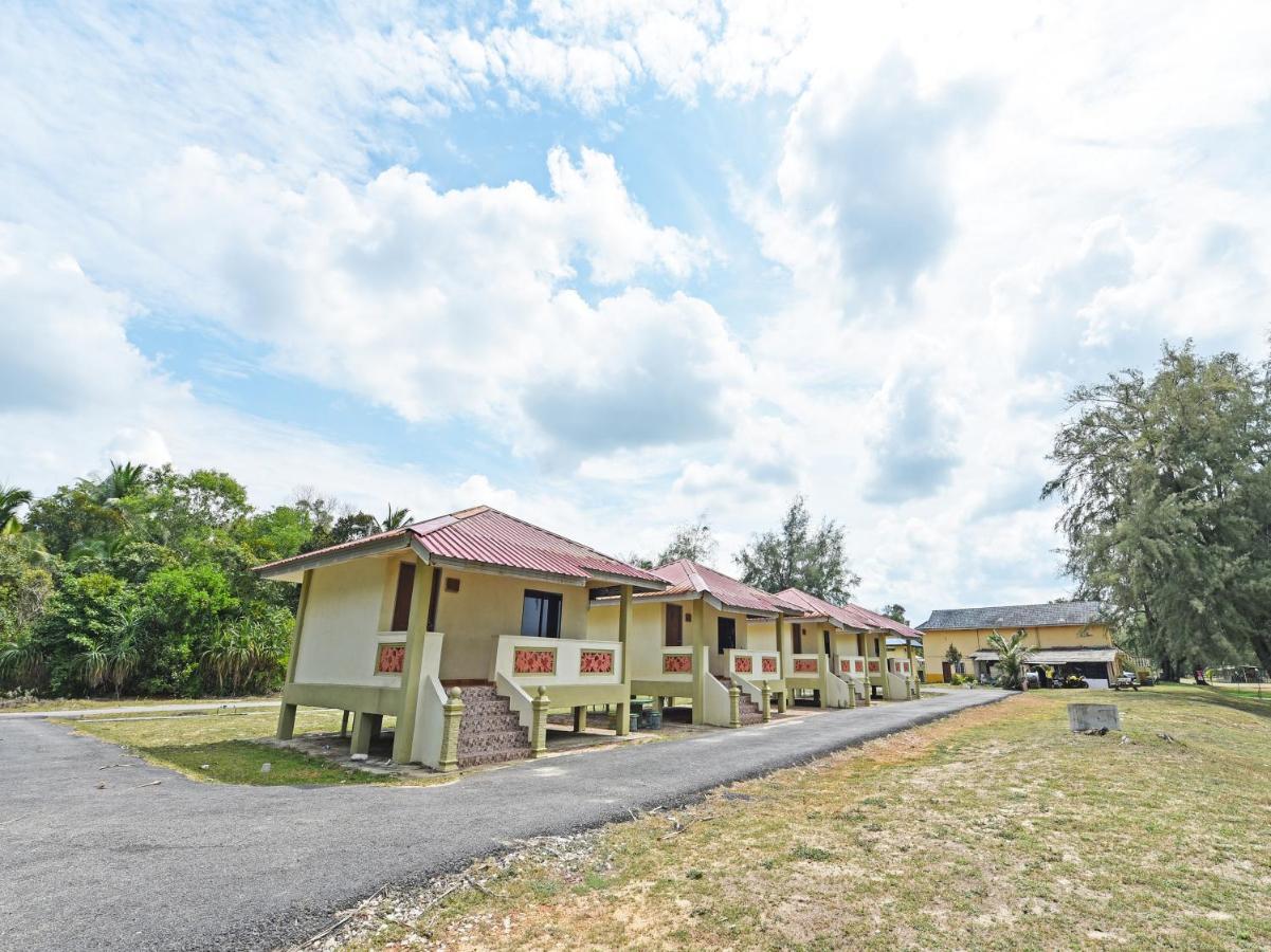 Oyo 90315 Chalet Pantai Rantau Panjang 쿠알라 롬핀 외부 사진