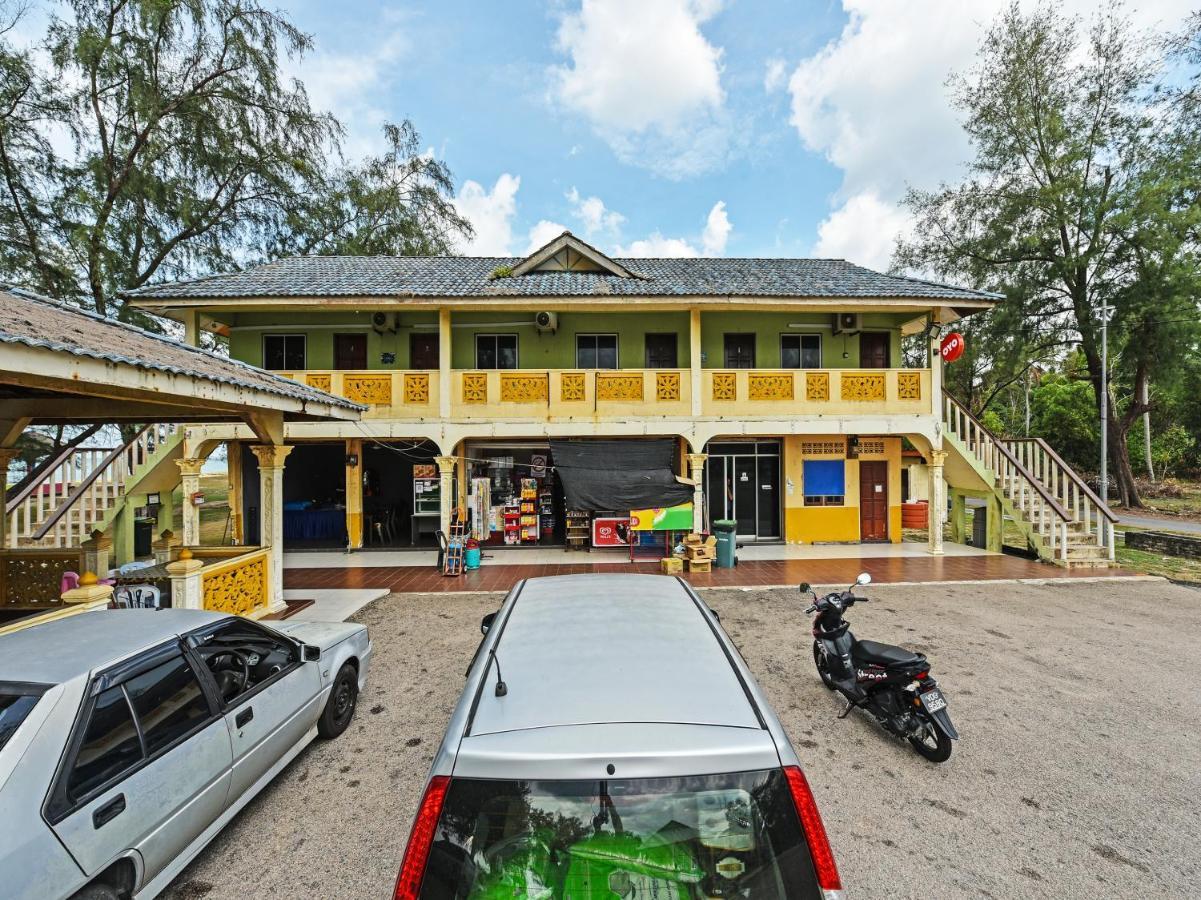 Oyo 90315 Chalet Pantai Rantau Panjang 쿠알라 롬핀 외부 사진