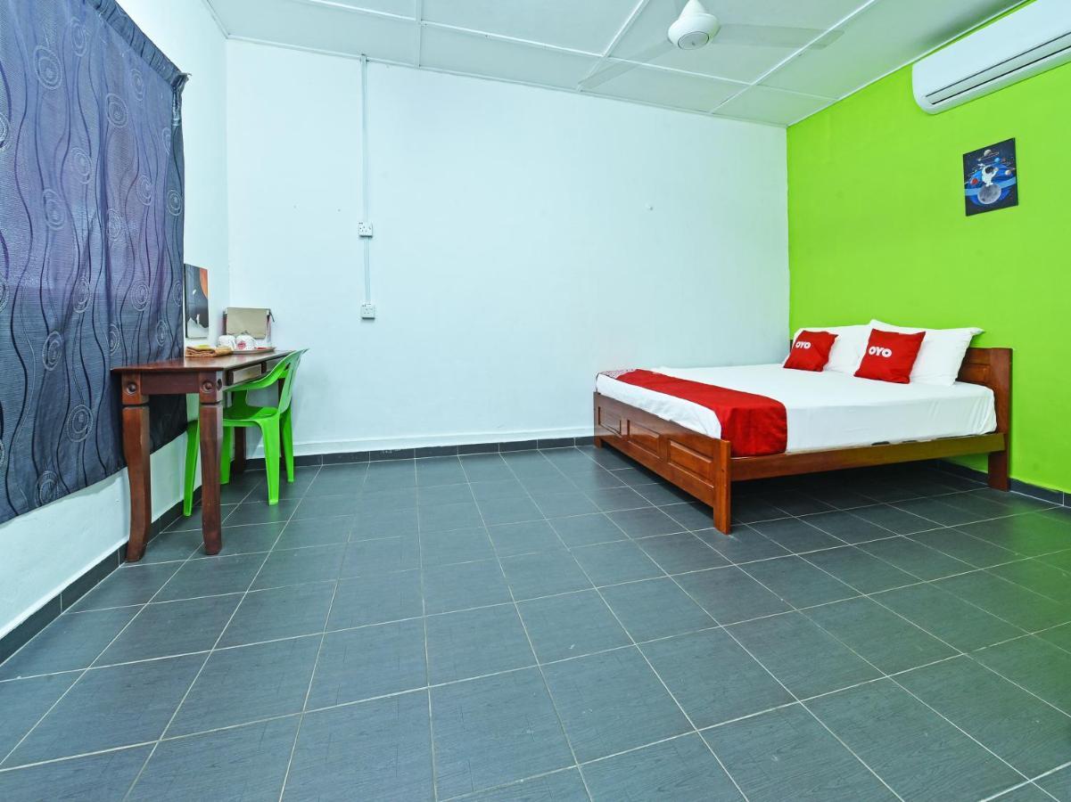 Oyo 90315 Chalet Pantai Rantau Panjang 쿠알라 롬핀 외부 사진