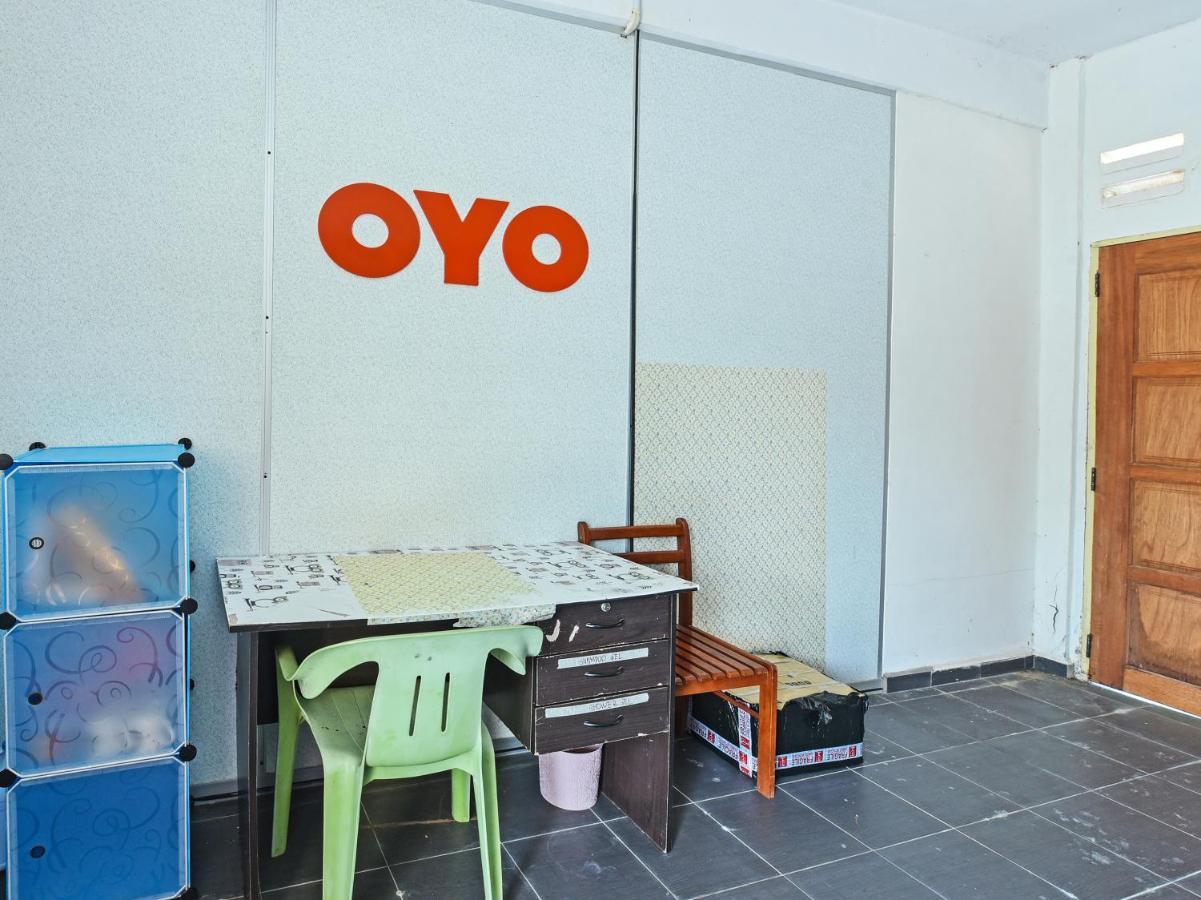 Oyo 90315 Chalet Pantai Rantau Panjang 쿠알라 롬핀 외부 사진