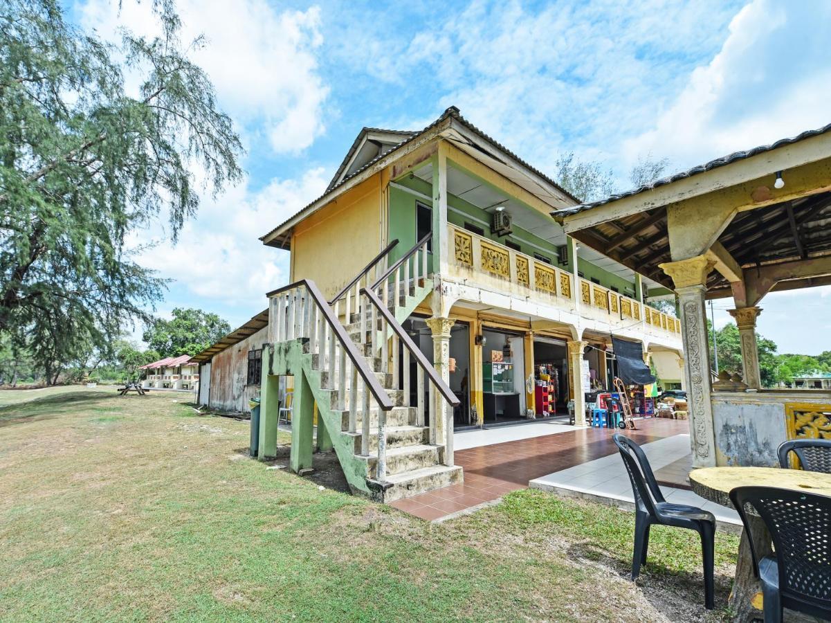 Oyo 90315 Chalet Pantai Rantau Panjang 쿠알라 롬핀 외부 사진
