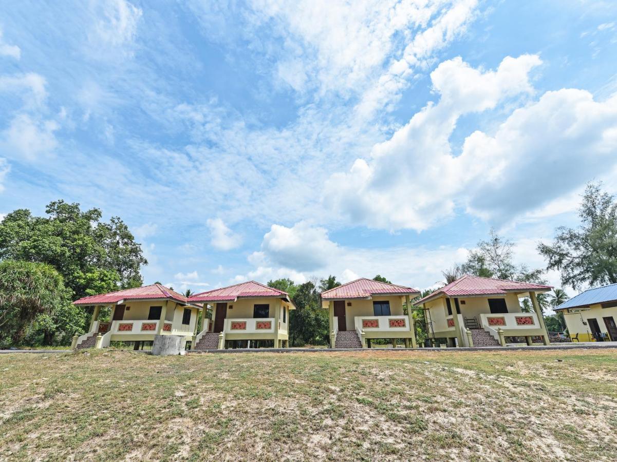 Oyo 90315 Chalet Pantai Rantau Panjang 쿠알라 롬핀 외부 사진