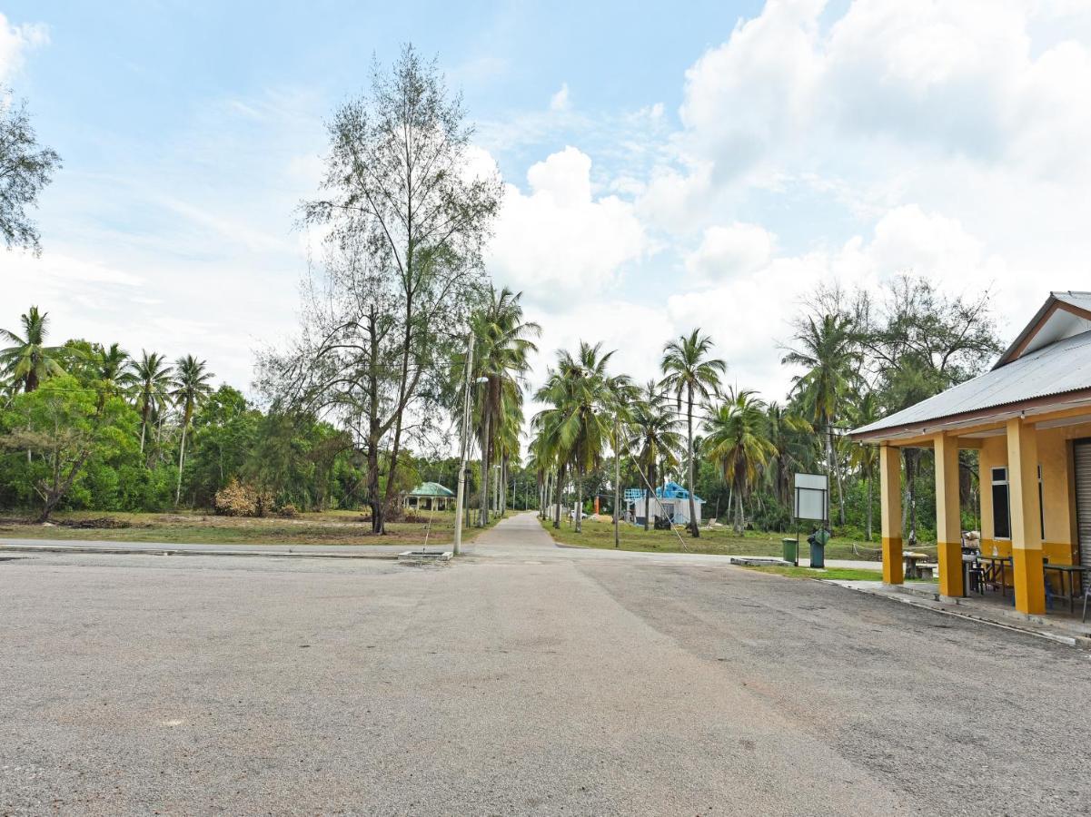 Oyo 90315 Chalet Pantai Rantau Panjang 쿠알라 롬핀 외부 사진