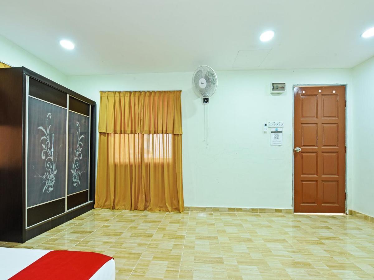 Oyo 90315 Chalet Pantai Rantau Panjang 쿠알라 롬핀 외부 사진