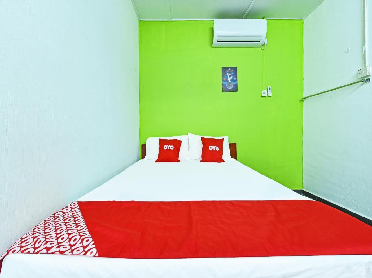 Oyo 90315 Chalet Pantai Rantau Panjang 쿠알라 롬핀 외부 사진